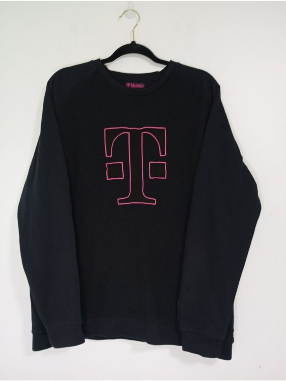 T-Mobile Mens Black Crewneck Sweatshirt Large Pink Logo Cotton Blend